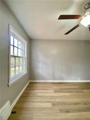 8122 Summit Street, Kansas City, MO 64114