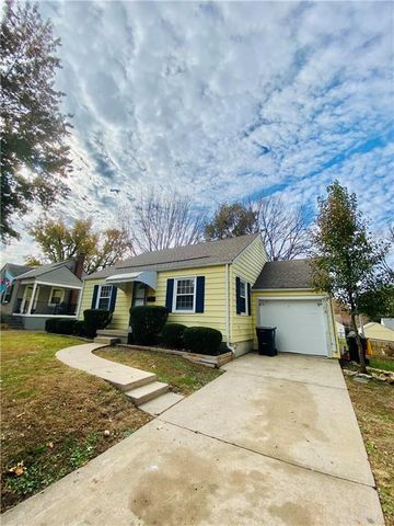 8122 Summit Street, Kansas City, MO 64114