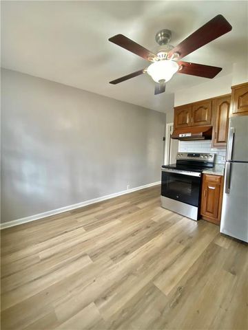 8122 Summit Street, Kansas City, MO 64114