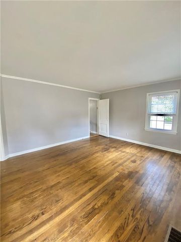 8122 Summit Street, Kansas City, MO 64114