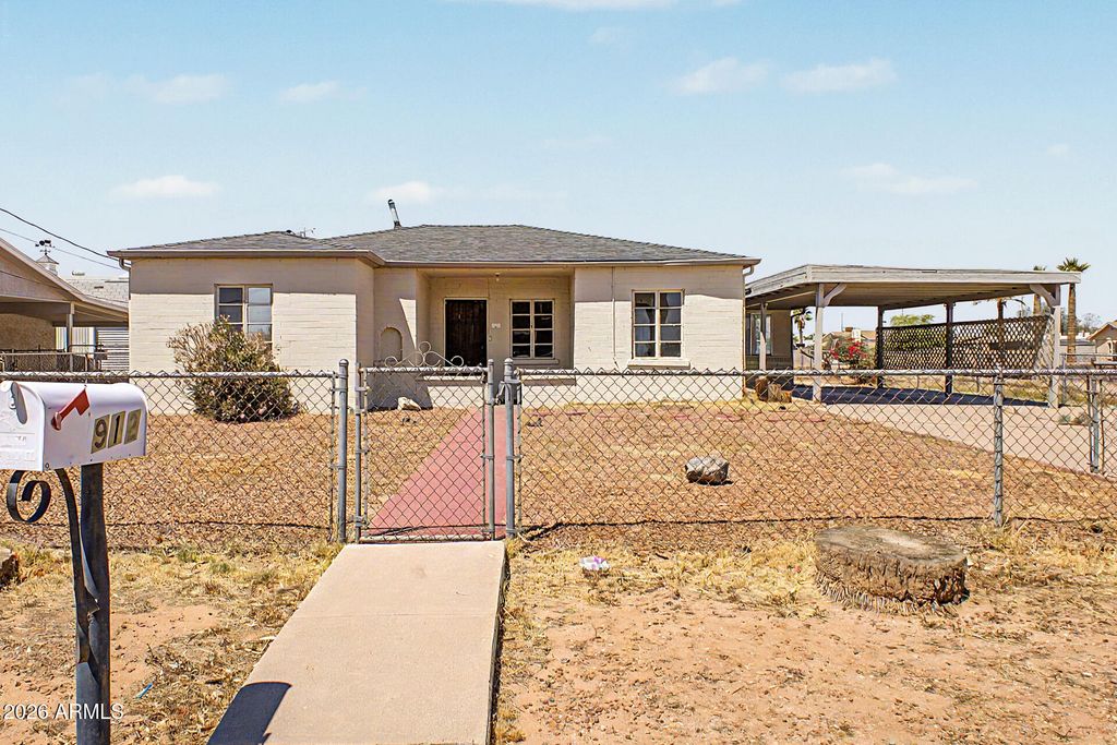 Image 3 of property listing at 912 E 2nd Street, Casa Grande, AZ 85122