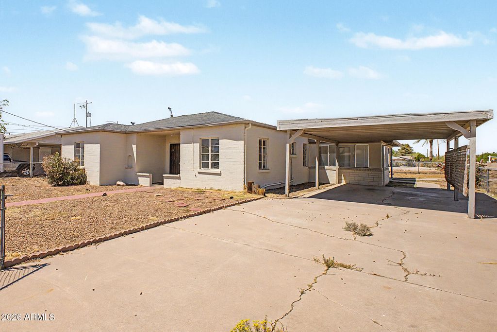 Image 4 of property listing at 912 E 2nd Street, Casa Grande, AZ 85122