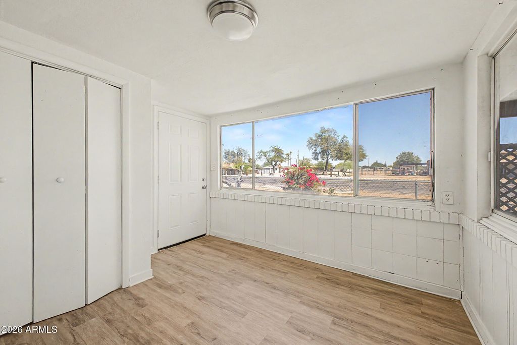 Image 6 of property listing at 912 E 2nd Street, Casa Grande, AZ 85122