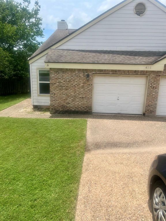 426 Sailmaster ST, Lakeway, TX 78734