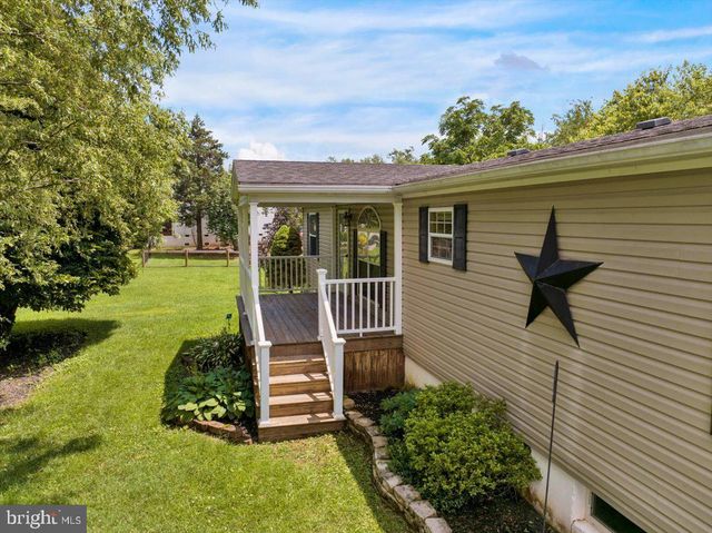 525 OLD PHILADELPHIA PIKE, Douglassville, PA 19518