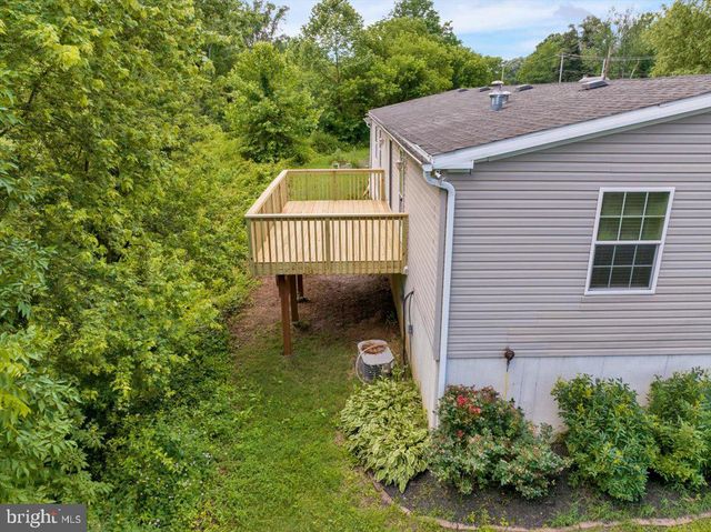 525 OLD PHILADELPHIA PIKE, Douglassville, PA 19518