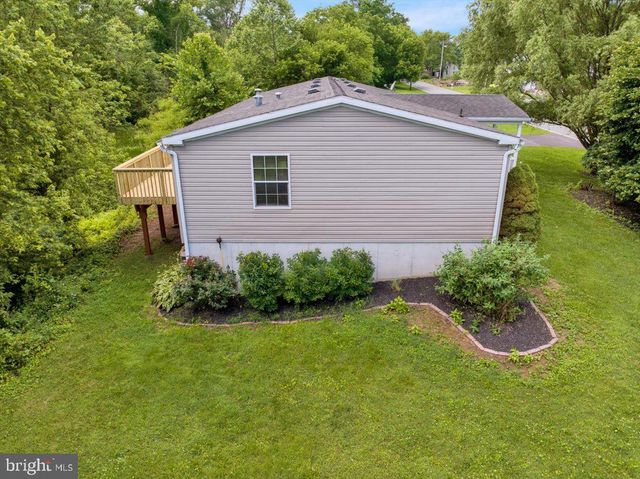 525 OLD PHILADELPHIA PIKE, Douglassville, PA 19518