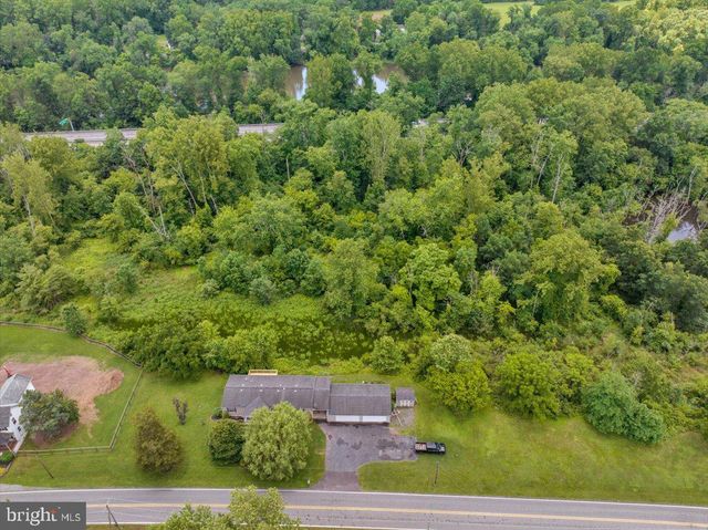 525 OLD PHILADELPHIA PIKE, Douglassville, PA 19518