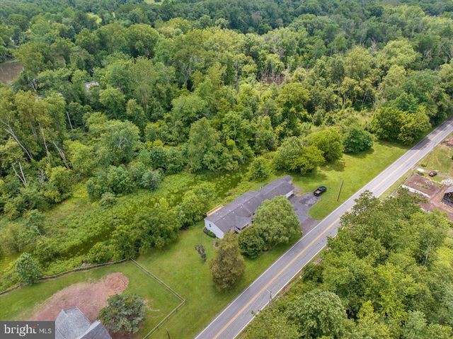 525 OLD PHILADELPHIA PIKE, Douglassville, PA 19518