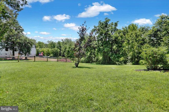 525 OLD PHILADELPHIA PIKE, Douglassville, PA 19518