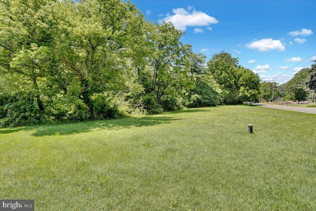 525 OLD PHILADELPHIA PIKE, Douglassville, PA 19518