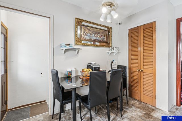 5821 N Street, Omaha, NE 68117