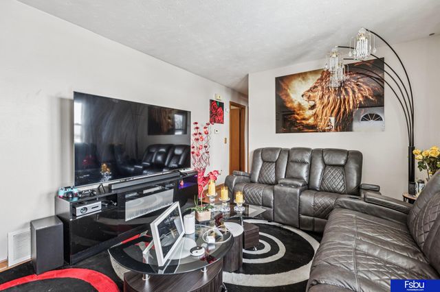 5821 N Street, Omaha, NE 68117