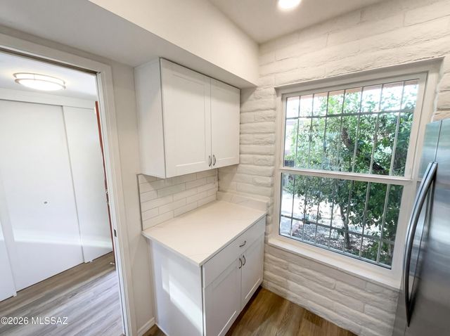 7802 E Kenyon Drive, Tucson, AZ 85710