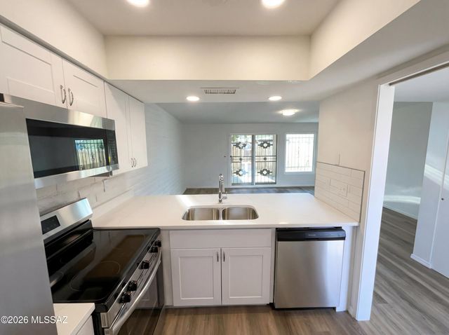 7802 E Kenyon Drive, Tucson, AZ 85710