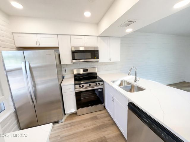 7802 E Kenyon Drive, Tucson, AZ 85710