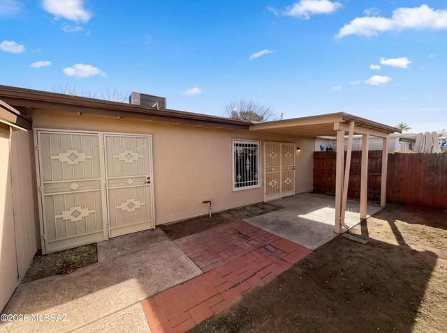7802 E Kenyon Drive, Tucson, AZ 85710