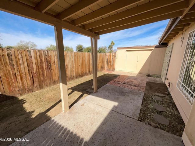 7802 E Kenyon Drive, Tucson, AZ 85710