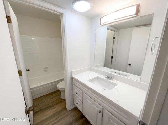 7802 E Kenyon Drive, Tucson, AZ 85710