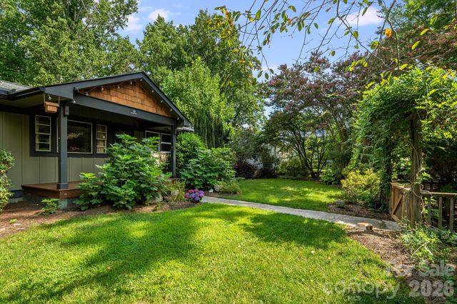 10 Davenport Place, Asheville, NC 28806