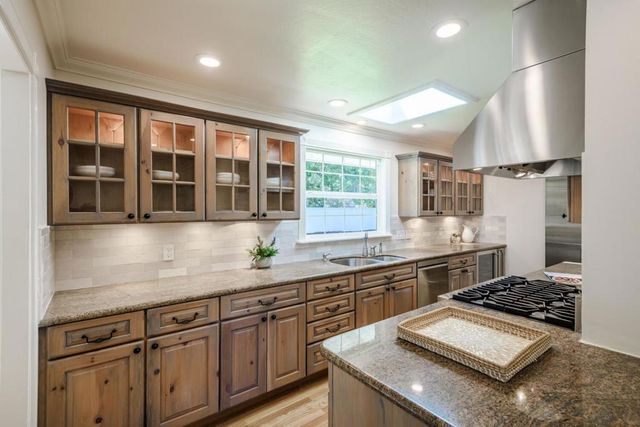 1597 Edgewood Drive, Palo Alto, CA 94303