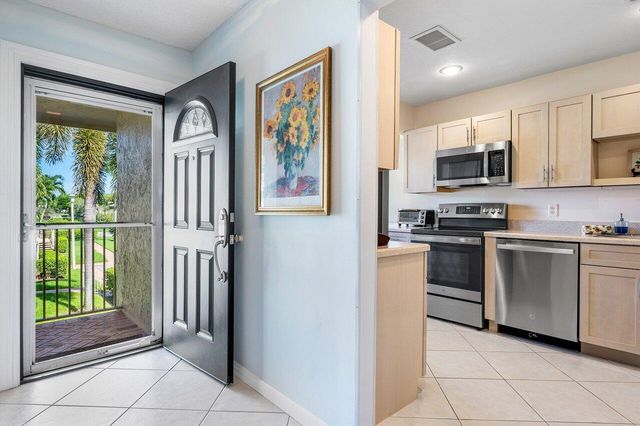 17 Stratford Drive F, Boynton Beach, FL 33436