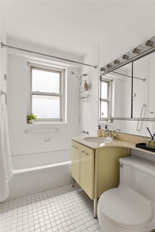 370 E 76th Street A506, New York (manhattan), NY 10021