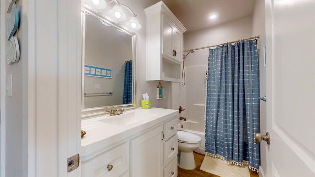 957 Alberdie Drive, Crystal Beach, TX 77650