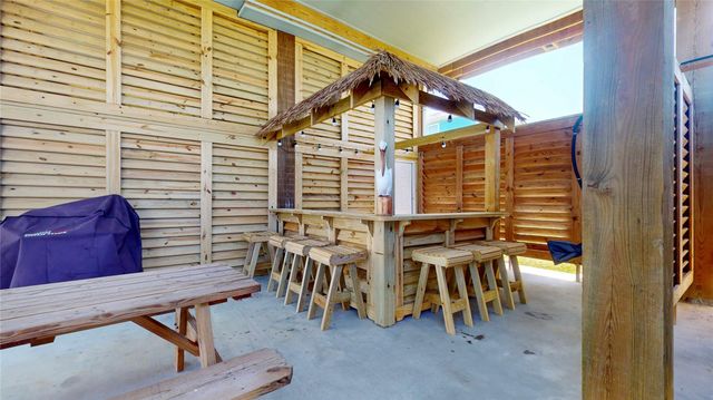 957 Alberdie Drive, Crystal Beach, TX 77650