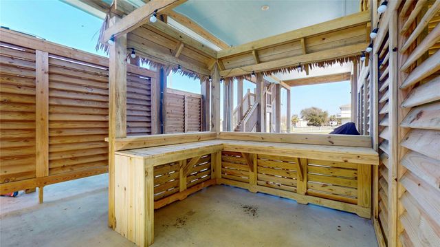 957 Alberdie Drive, Crystal Beach, TX 77650