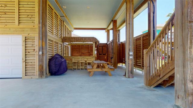 957 Alberdie Drive, Crystal Beach, TX 77650