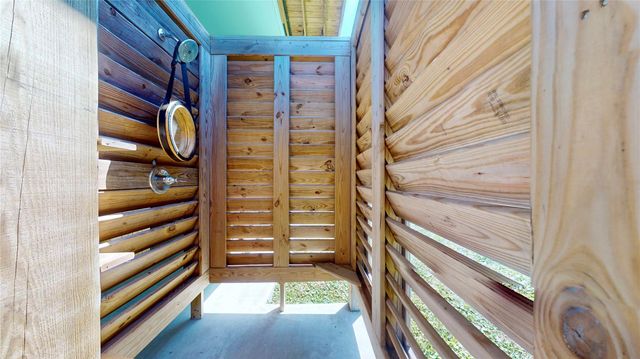 957 Alberdie Drive, Crystal Beach, TX 77650