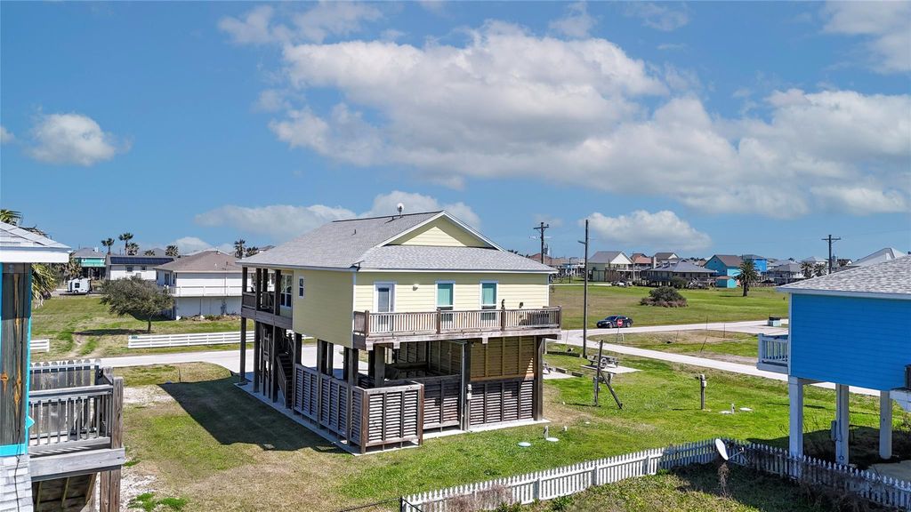 957 Alberdie Drive, Crystal Beach, TX 77650