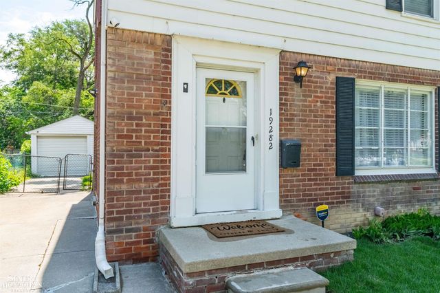 19282 Raymond Street, Grosse Pointe Woods, MI 48236