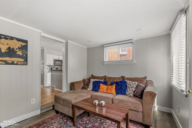 19282 Raymond Street, Grosse Pointe Woods, MI 48236