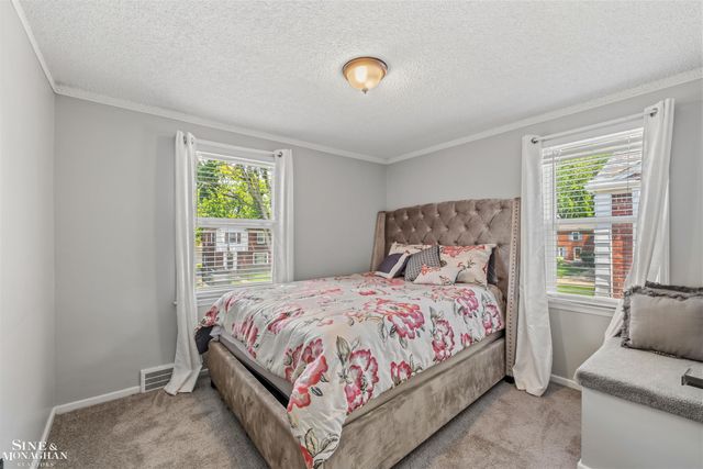 19282 Raymond Street, Grosse Pointe Woods, MI 48236