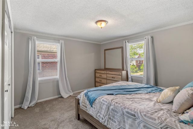 19282 Raymond Street, Grosse Pointe Woods, MI 48236