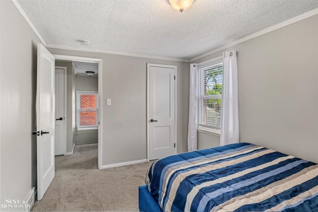19282 Raymond Street, Grosse Pointe Woods, MI 48236