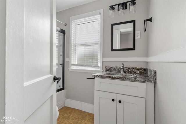 19282 Raymond Street, Grosse Pointe Woods, MI 48236