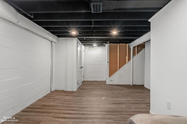 19282 Raymond Street, Grosse Pointe Woods, MI 48236