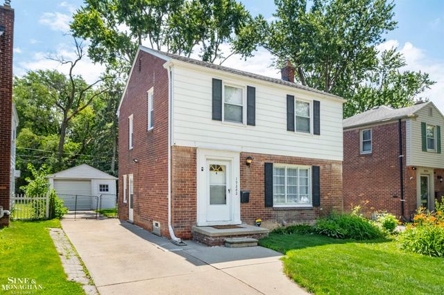 19282 Raymond Street, Grosse Pointe Woods, MI 48236