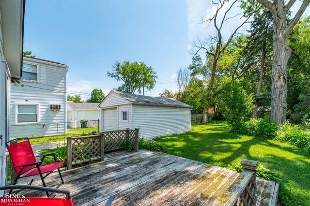 19282 Raymond Street, Grosse Pointe Woods, MI 48236