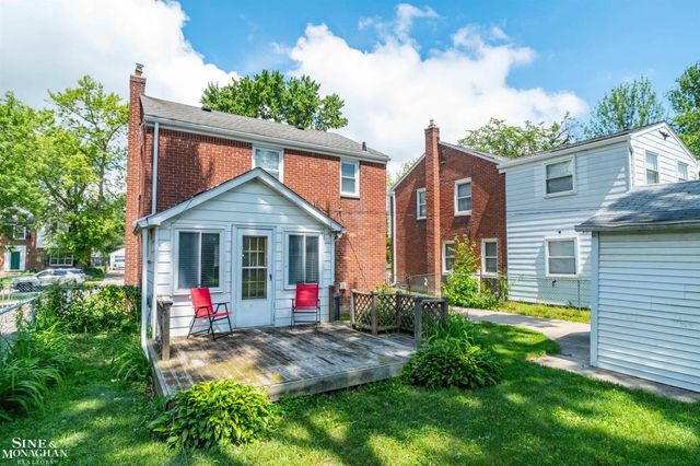 19282 Raymond Street, Grosse Pointe Woods, MI 48236