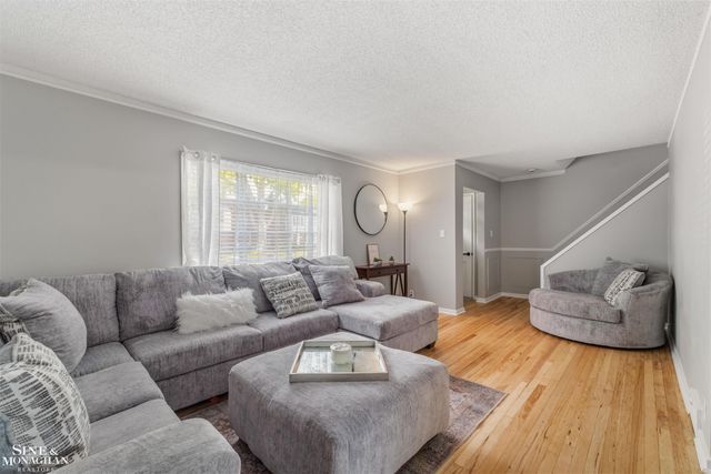 19282 Raymond Street, Grosse Pointe Woods, MI 48236