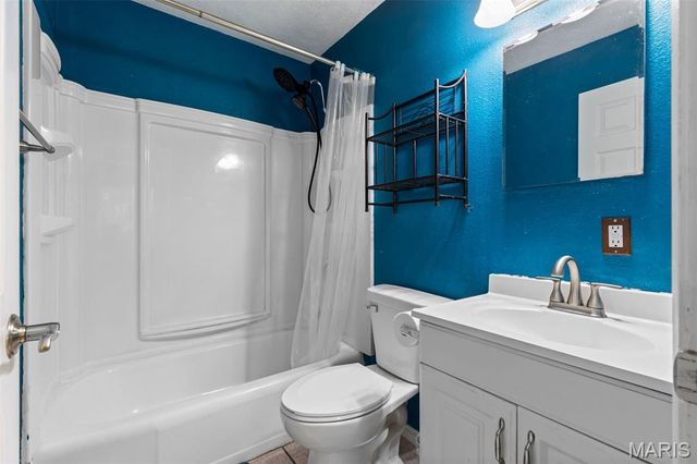 1040 Kostka Lane, Florissant, MO 63031