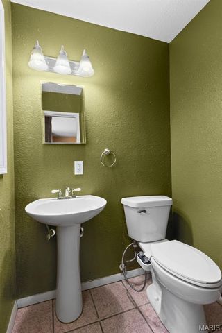 1040 Kostka Lane, Florissant, MO 63031
