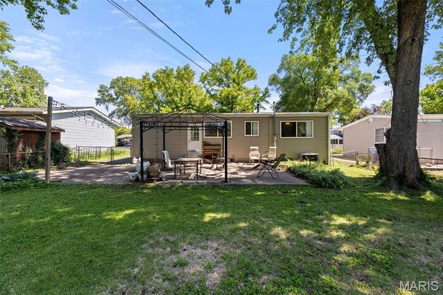 1040 Kostka Lane, Florissant, MO 63031