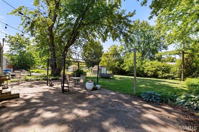 1040 Kostka Lane, Florissant, MO 63031
