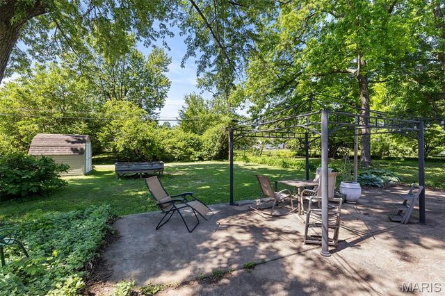 1040 Kostka Lane, Florissant, MO 63031