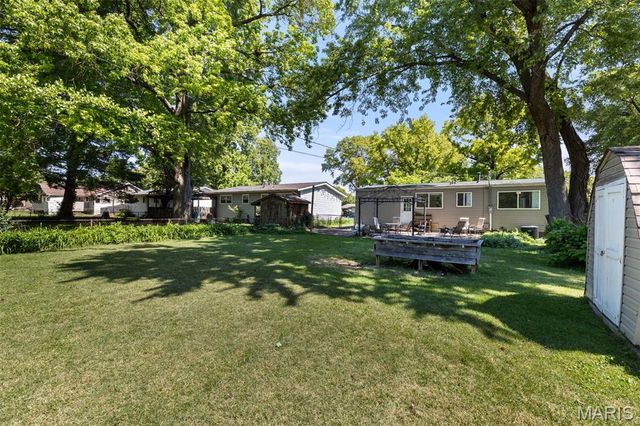 1040 Kostka Lane, Florissant, MO 63031